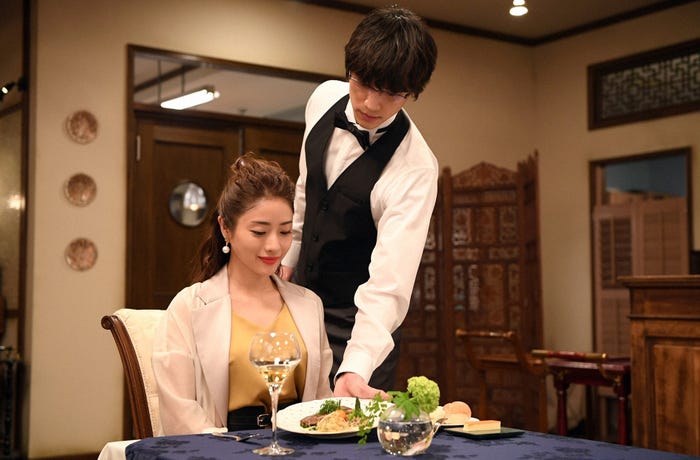 石原さとみ、福士蒼汰/「Heaven?~ご苦楽レストラン~」第2話より(C)TBS