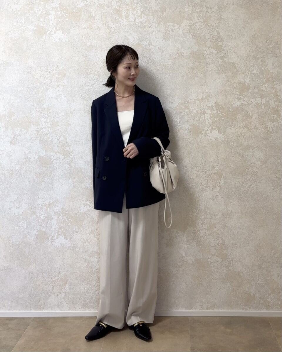 GUダブルブレストジャケット GUダブルブレストジャケットとベージュワイドパンツコーデ