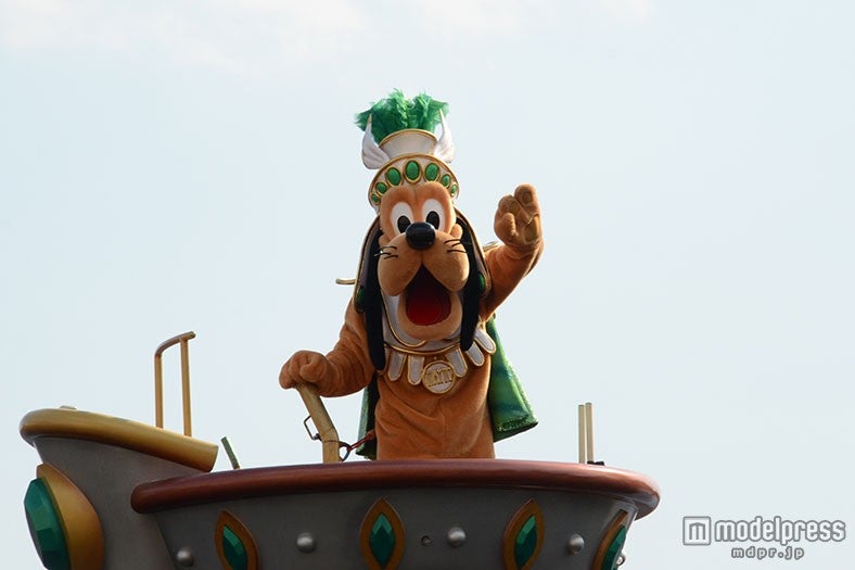 エメラルドのフロッグに乗る誠実の精のプルート