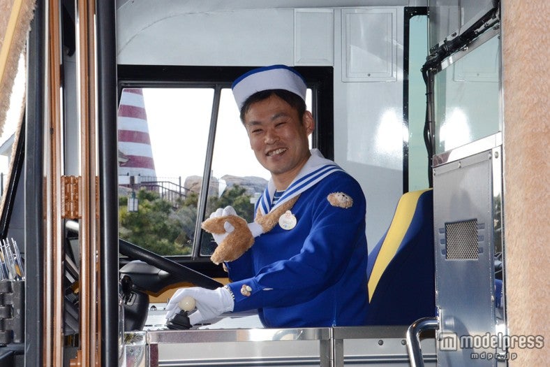 運転手のコスチュームもダッフィー仕様