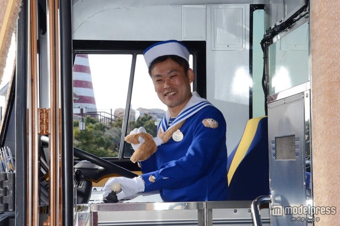 運転手のコスチュームもダッフィー仕様