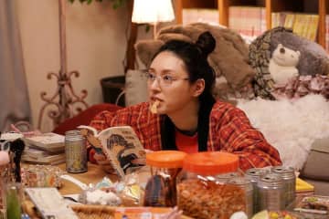 ラブコメの掟 瑠璃 栗山千明 こじらせ姫の少女漫画を読む おうち姿 初公開 モデルプレス