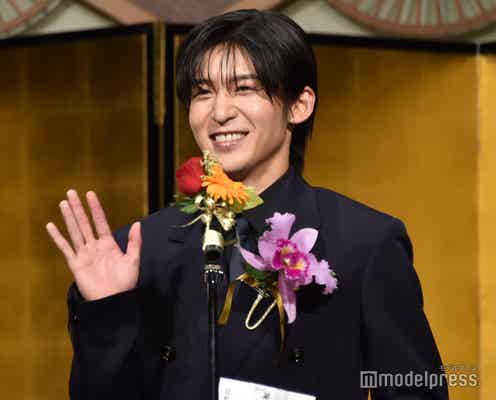 Snow Man目黒蓮「本当に頑張ってよかった」緊張気味にスピーチ「silent」「舞いあがれ!」で新人賞受賞<第31回 橋田賞>