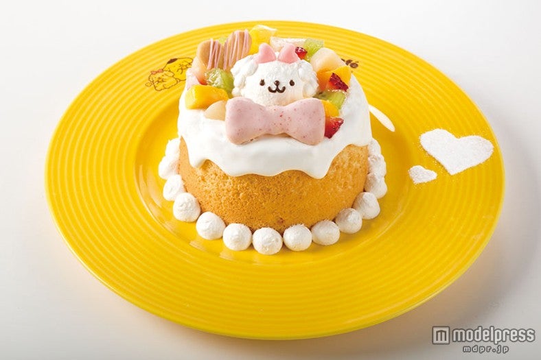 マカロンの宝物がいっぱい♪ふわふわシフォンケーキ1，090円（税抜・横浜限定）（C）1996，2015 SANRIO CO．，LTD．