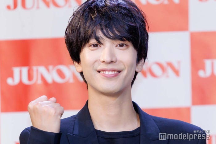 黒羽麻璃央(C)モデルプレス