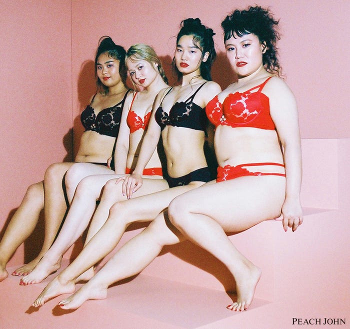 (右端)バービー(提供写真)