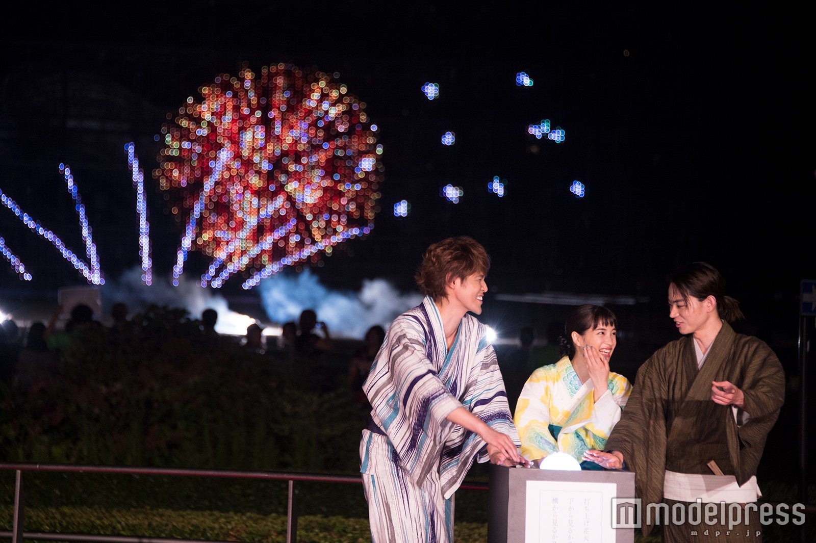 打ち上げ花火 主題歌が 好きすぎる 最新曲の中で久々に衝撃 と反響 Mvは3日で0万再生を突破 Daoko 米津玄師 モデルプレス 打ち上げ花火 主題歌が 好きすぎる 最新曲の中で久々に衝撃 と反響 Mvは3日で0万再生を突破 Daoko 米津玄師 モデルプレス