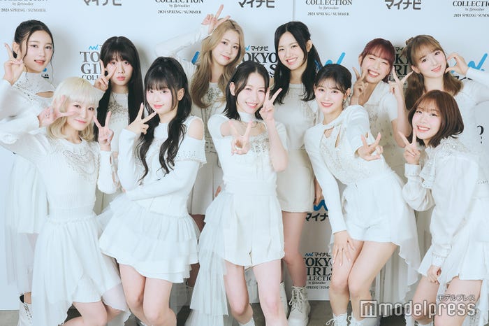 ME:I(後列左から)櫻井美羽、高見文寧、佐々木心菜、加藤心、清水恵子、山本すず(前列左から)飯田栞月、村上璃杏、笠原桃奈、石井蘭、海老原鼓(C)モデルプレス