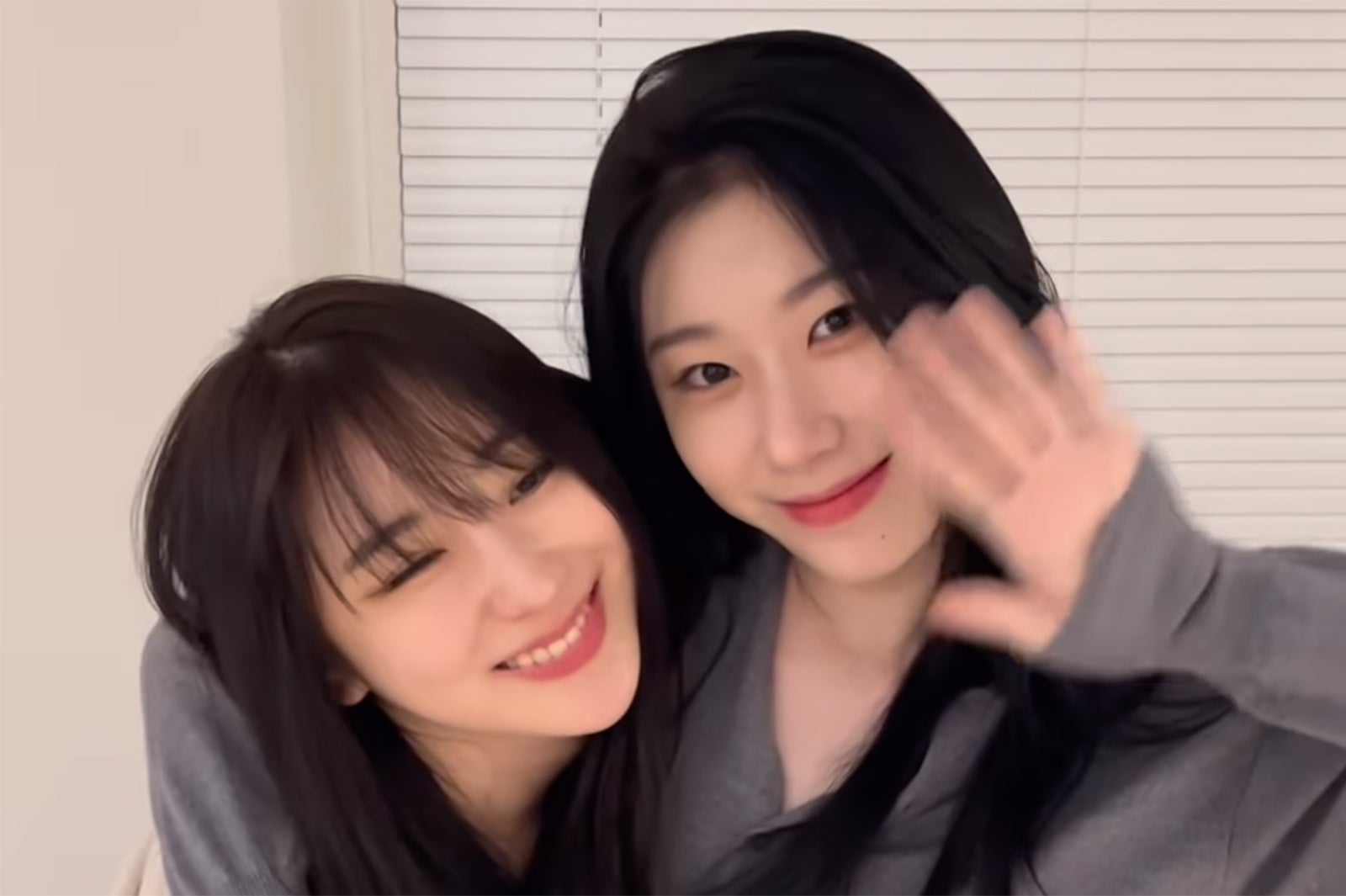 IZ*ONE出身チェヨン＆ITZYチェリョン、姉妹密着ショットに反響「最強の家族」