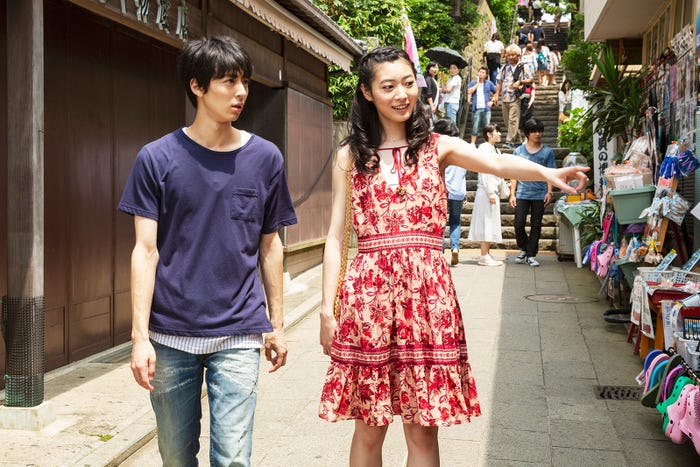 高杉真宙、安田聖愛/『笑顔の向こうに』より(C)公益社団法人日本歯科医師会