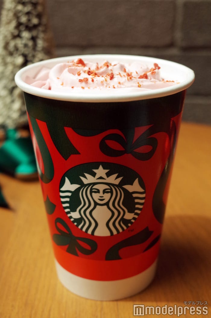 ストロベリー ムース & ジョイフルメドレー ティー ラテ(Hot)(C)モデルプレス