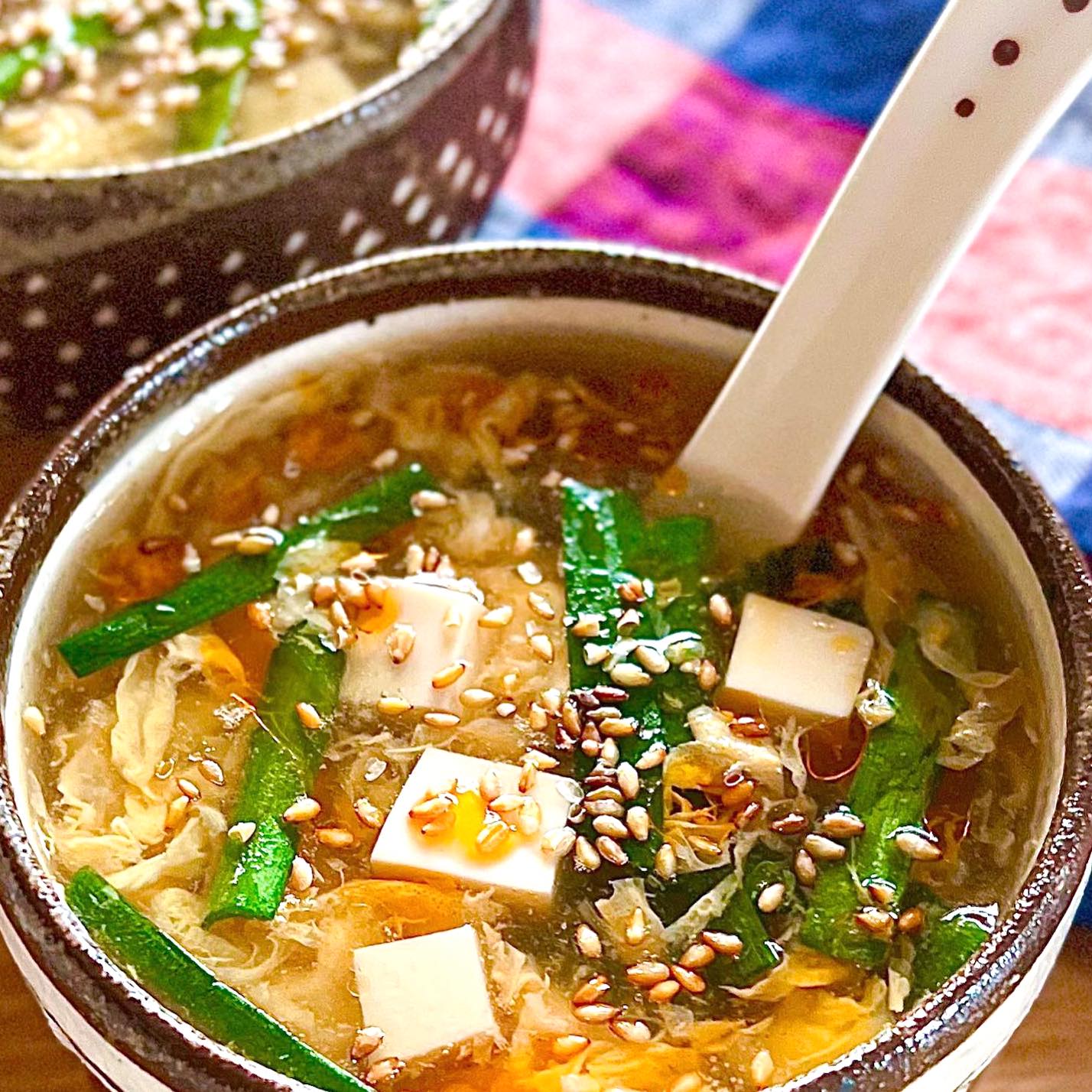 寒い日にぴったり！ニラの風味が美味しい「ニラ玉中華スープ」の作り方