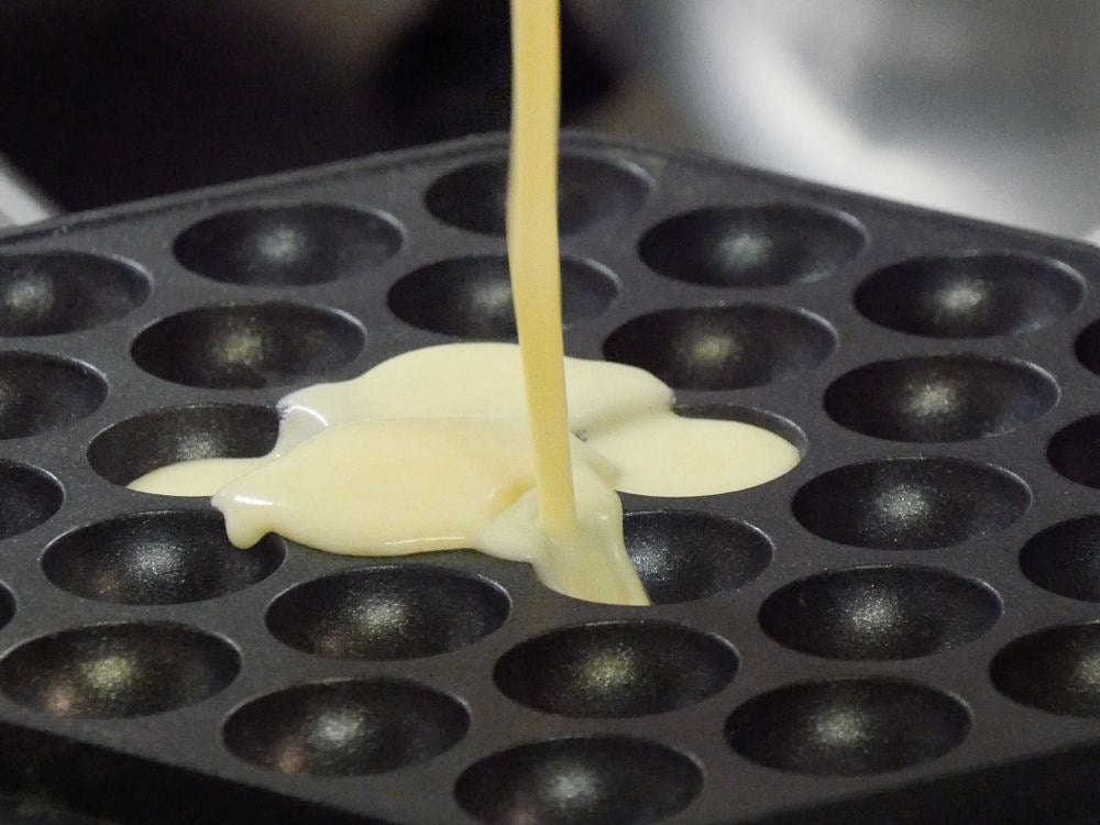 ワッフル生地／画像提供：株式会社ブルームダイニングサービス