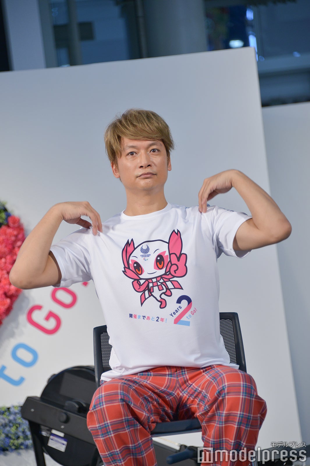 準備運動中の香取 （C）モデルプレス