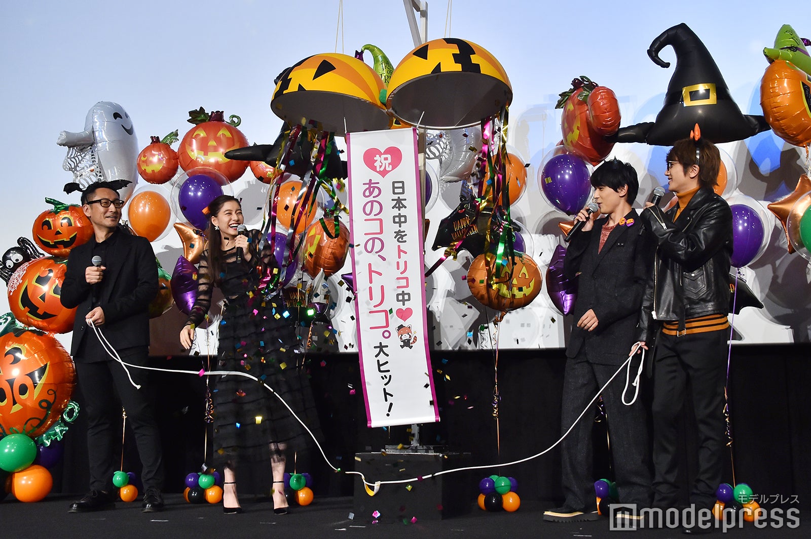 くす玉を割るセレモニーも （C）モデルプレス