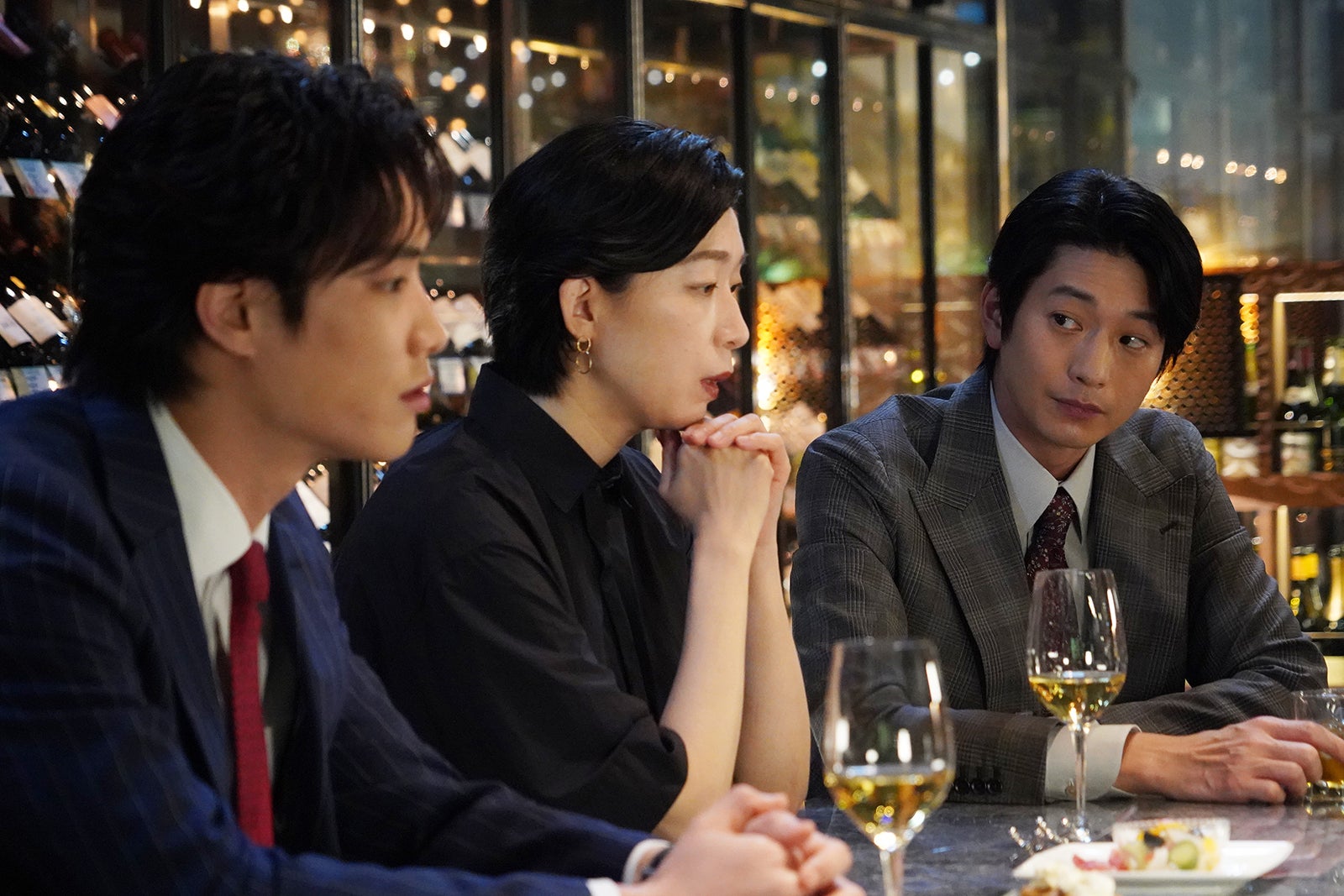 鈴木伸之、江口のりこ、向井理／「悪女（わる）～働くのがカッコ悪いなんて誰が言った？～」第8話より（C）日本テレビ