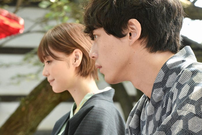 倉科カナ、坂口健太郎/「婚姻届に判を捺しただけですが」第4話より(C)TBS