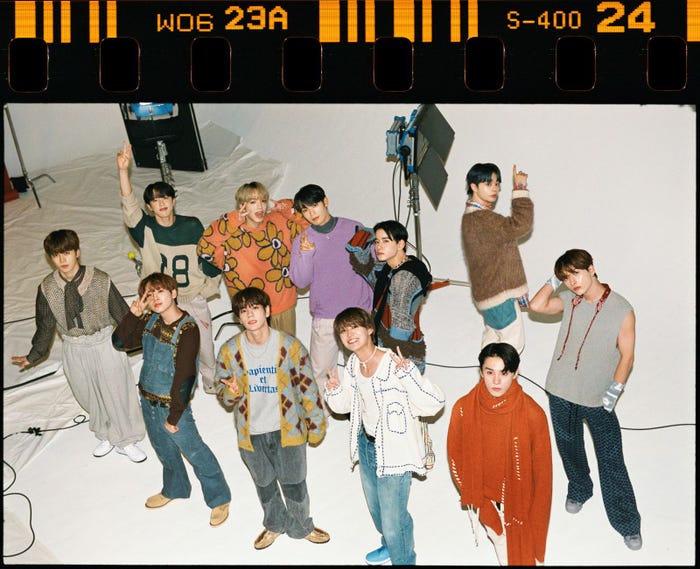 JO1/(左から時計回りに)河野純喜、大平祥生、與那城奨、佐藤景瑚、鶴房汐恩、金城碧海、川西拓実、白岩瑠姫、豆原一成、川尻蓮、木全翔也(C)LAPONE ENTERTAINMENT