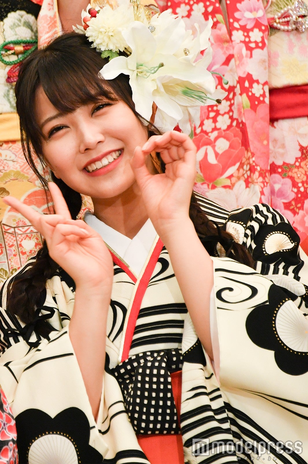 「20」ポーズ／白間美瑠 （C）モデルプレス