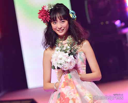 「あなたの番です」で話題の大友花恋、美背中まぶしい花柄ドレスにキュン<Seventeen 夏の学園祭2019>