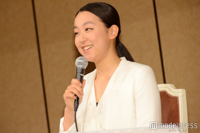 浅田真央 引退会見 トリプルアクセルに声をかけるなら 斜め上 質問への答えは モデルプレス