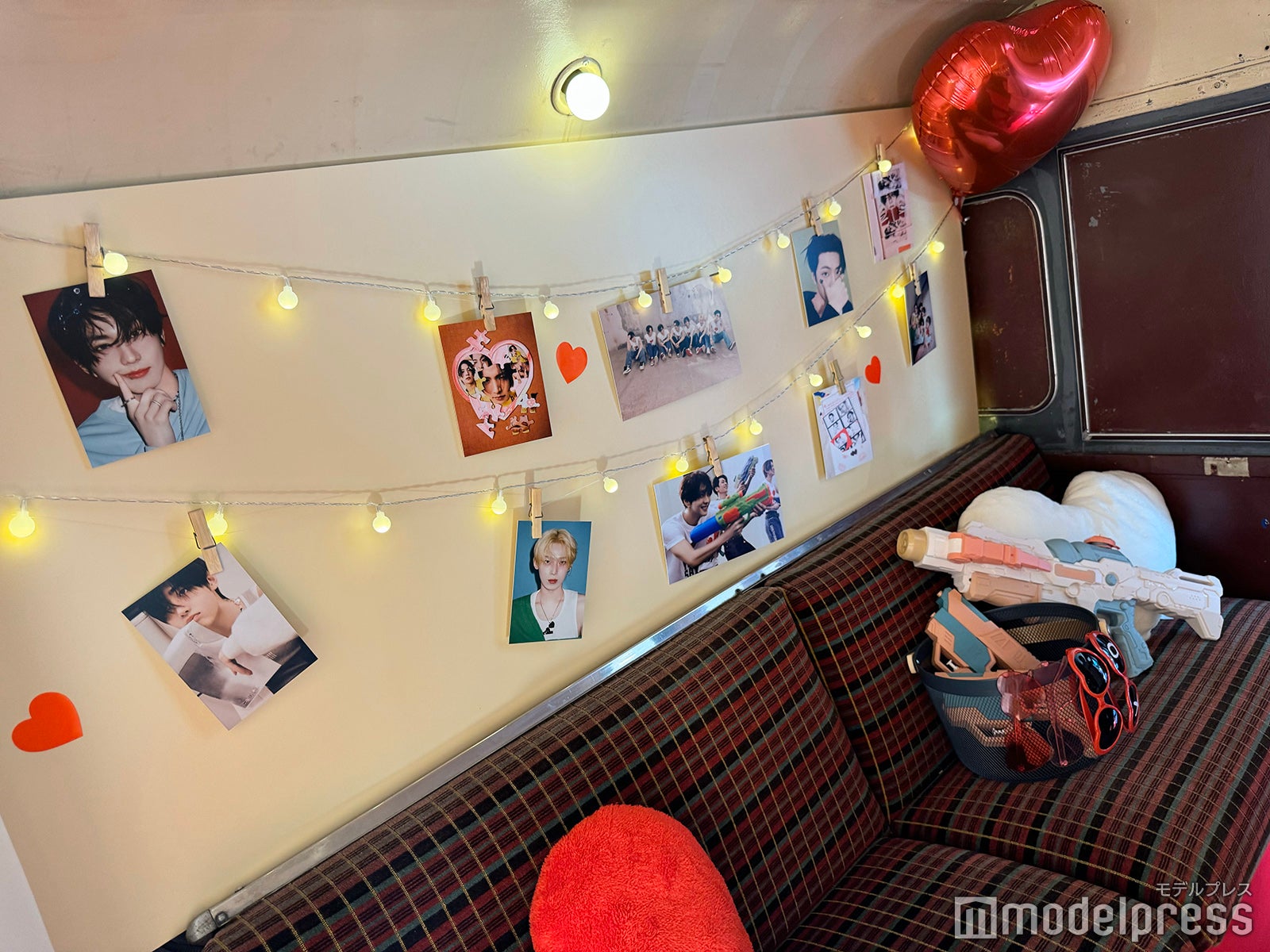 ENHYPENコンセプトフォトで飾られた車内（C）モデルプレス