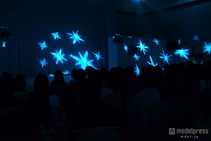 披露宴会場で行うことができる光の演出を披露