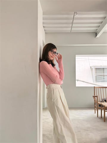 長濱ねる、大人の魅力あふれるメガネ姿も美しい『Sweet』オフショット公開