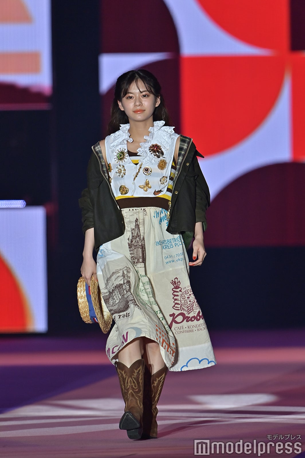 （C）モデルプレス