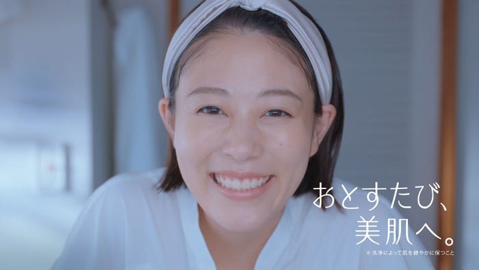 高畑充希/新CM「すっぴん変わるクレンジング篇」より(提供写真)