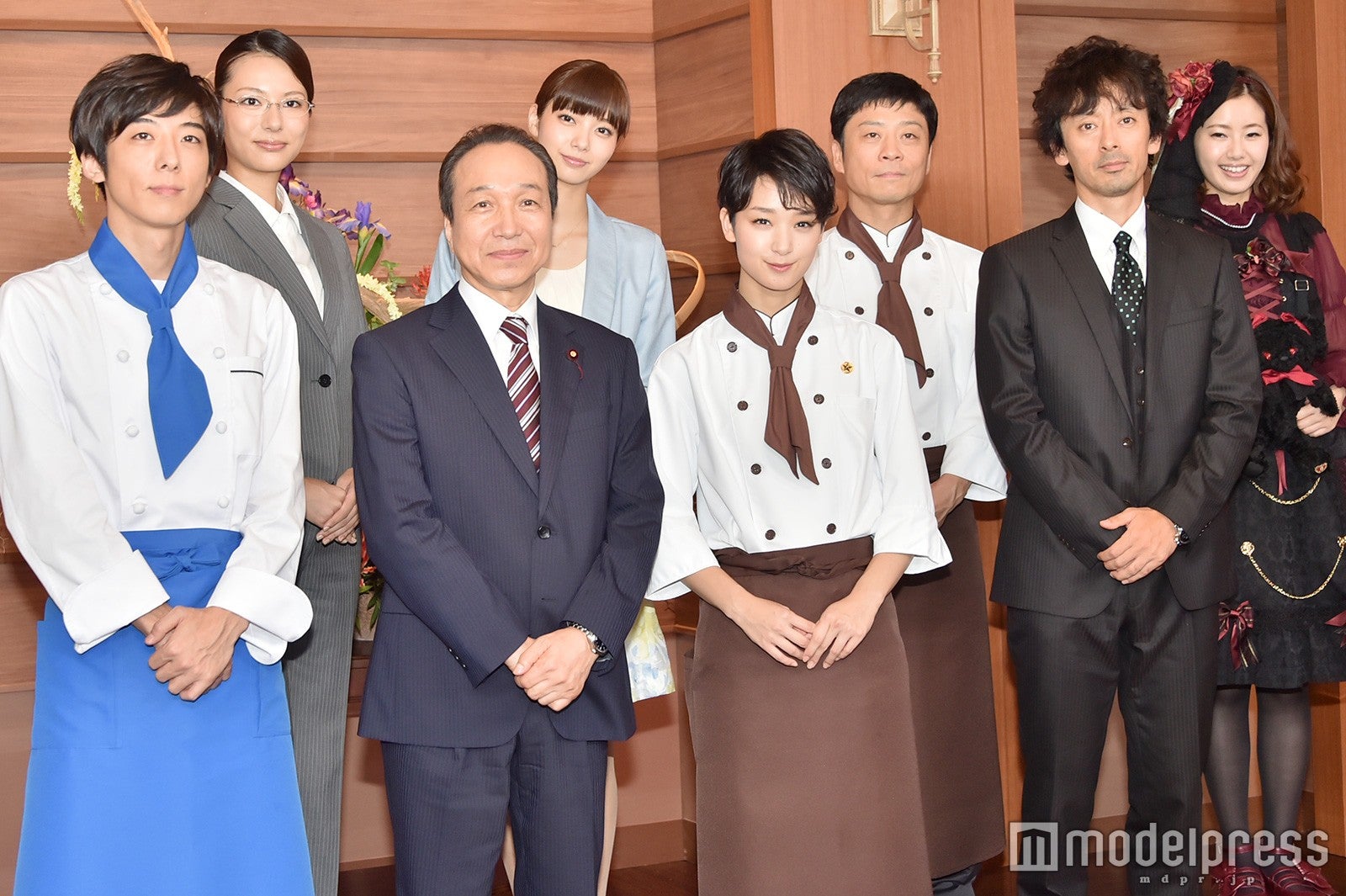ドラマ「グ・ラ・メ！～総理の料理番～」制作発表記者会見／（前列左から）高橋一生、小日向文世、剛力彩芽、滝藤賢一（後列左から）松尾幸実、新川優愛、三宅弘城、内藤理沙（C）モデルプレス