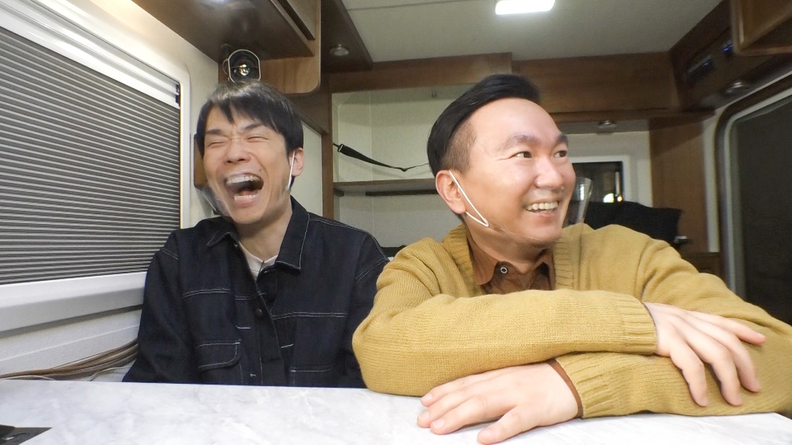 （左から）濱家隆一、山内健司（C）MBS