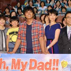 「Oh，My Dad！！」制作発表に出席した（左より）鈴木杏樹、田中奏生、織田裕二、長谷川京子、八嶋智人