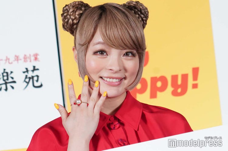 画像1 9 きゃりーぱみゅぱみゅ お気に入りワンピ ネイルで登場 元気になるカラー モデルプレス