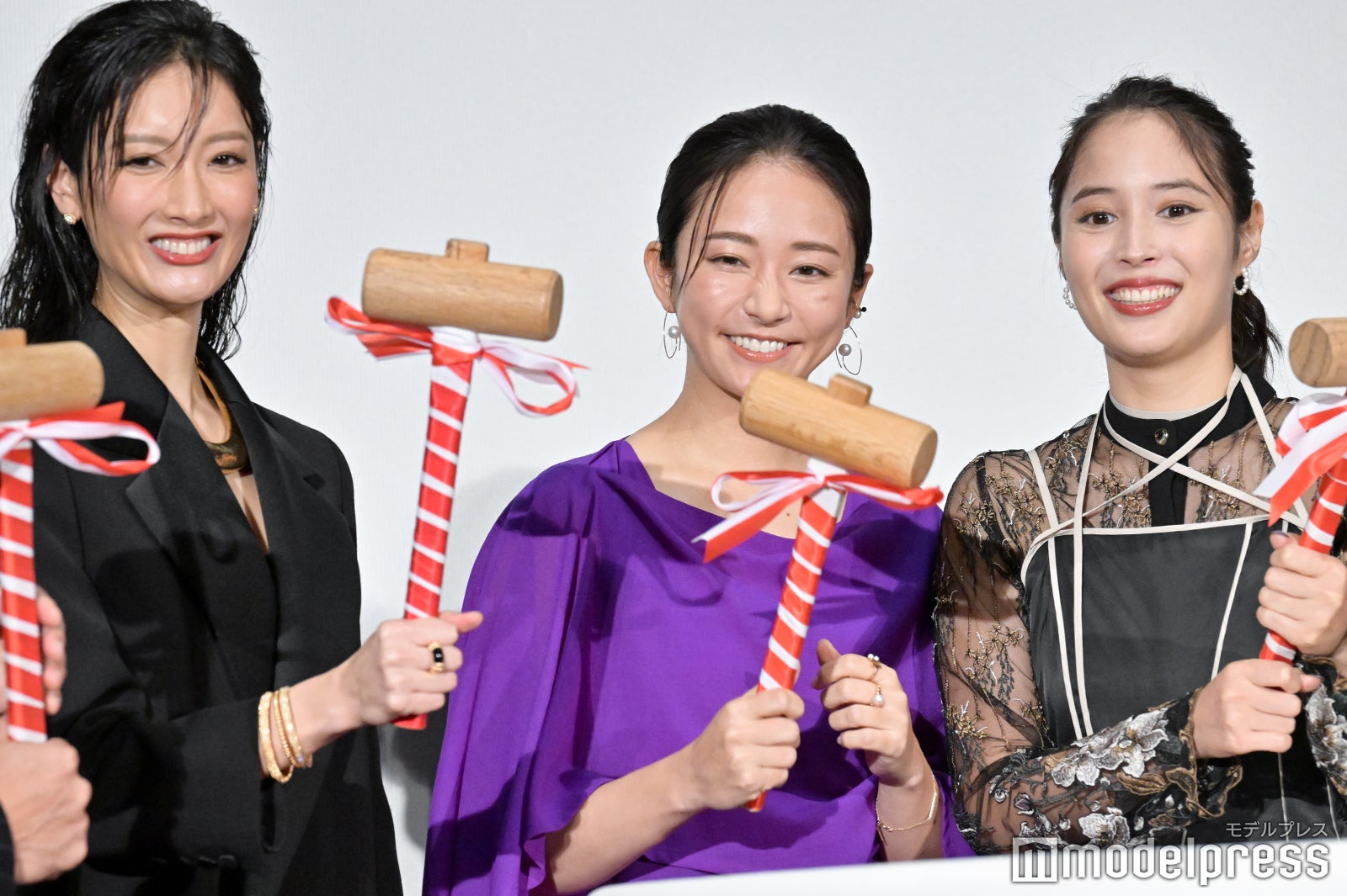 （左から）菜々緒、木村文乃、広瀬アリス （C）モデルプレス