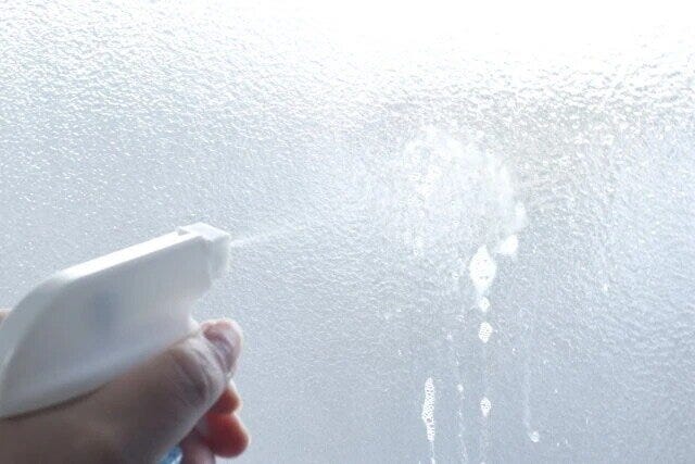 ガラス用洗剤（スプレーボトル、280mL）　使用例