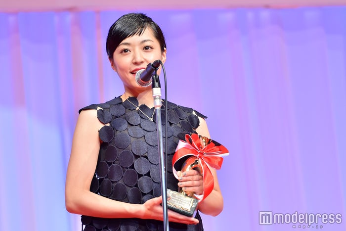井上真央 オン眉 技ありドレスで個性派スタイル ファッションチェック モデルプレス 井上真央 オン眉 技ありドレスで個性派スタイル ファッションチェック モデルプレス