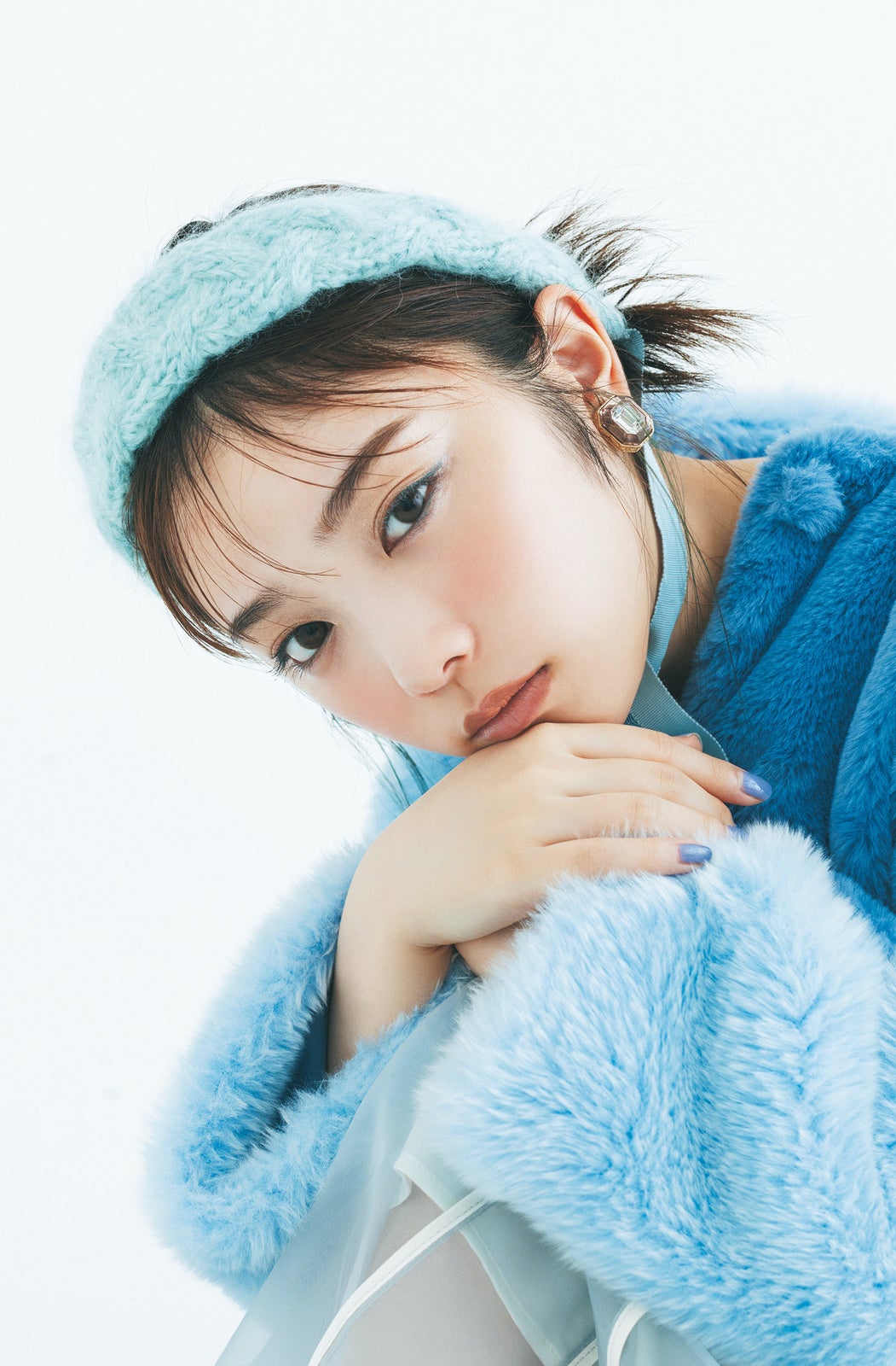 乃木坂46与田祐希、ブルーメイクの眼差しに釘付け