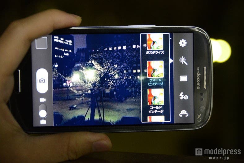 12種類のエフェクト機能も兼ね備え、アーティスティックな雰囲気を表現/「GALAXY S III α」