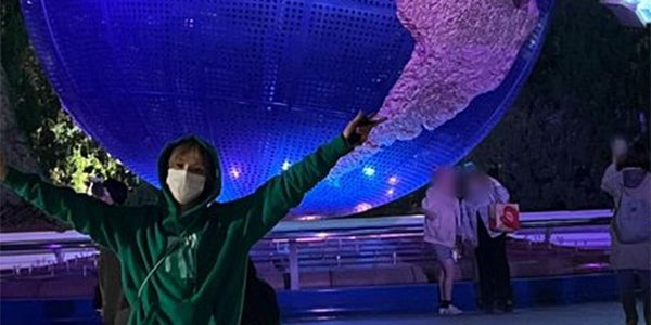 NCTショウタロウ、お忍びでUSJを満喫「変装もかっこいい」「一緒に行きたい」と反響殺到