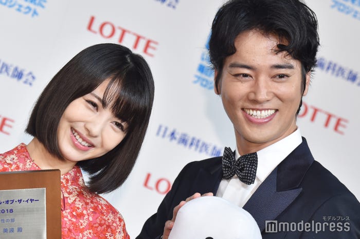 浜辺美波、桐谷健太 (C)モデルプレス