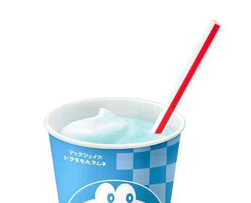 【マクドナルド新作メニュー】「マックシェイクドラえもんラムネ」「ドラえもんチョコバナナパイ」2種の“縁日スイーツ”登場