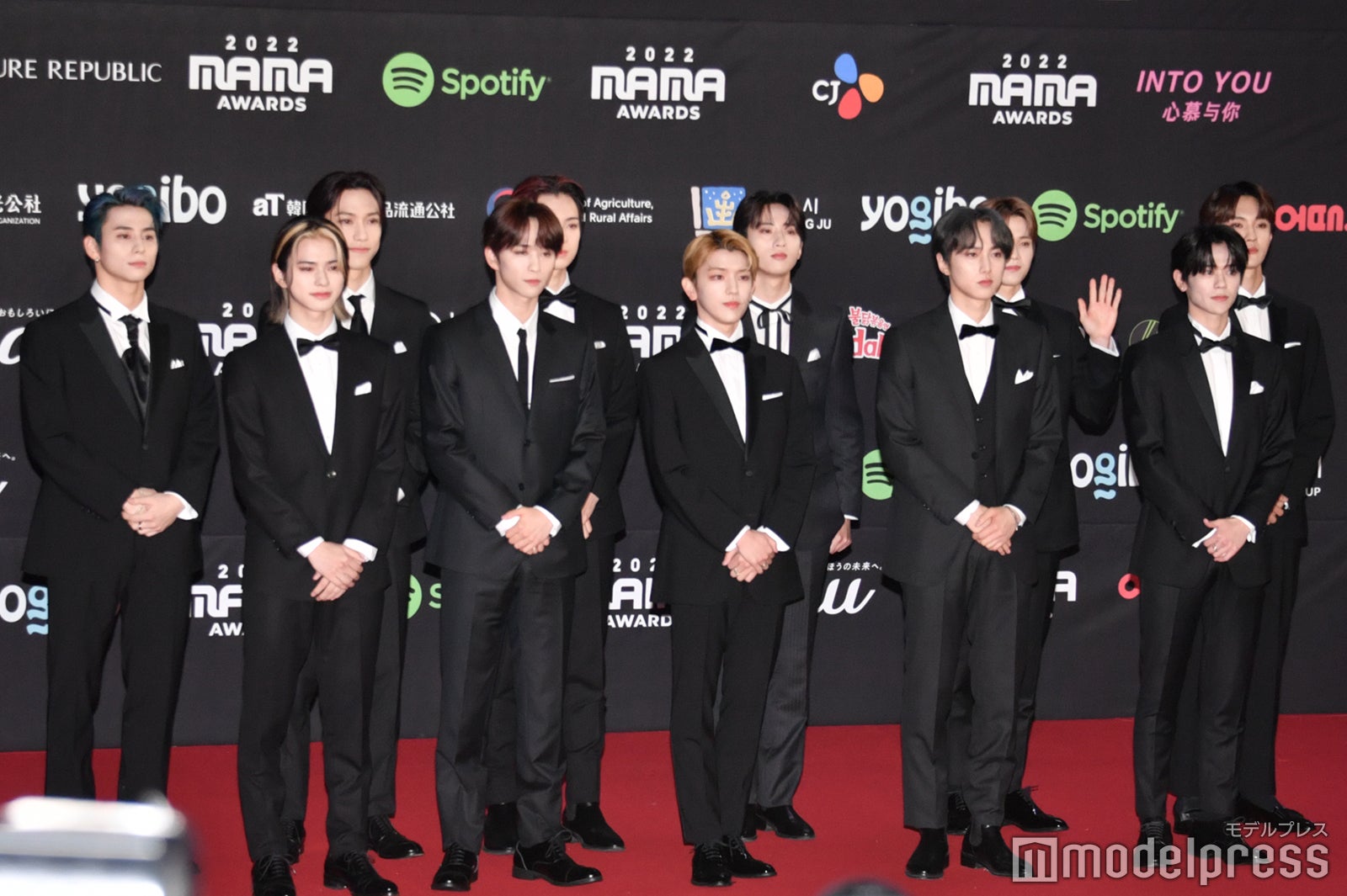 INI（後列）西洸人、池崎理人、佐野雄大、許豊凡、木村柾哉、田島将吾（前列）松田迅、後藤威尊、高塚大夢、尾崎匠海、藤牧京介（C）モデルプレス