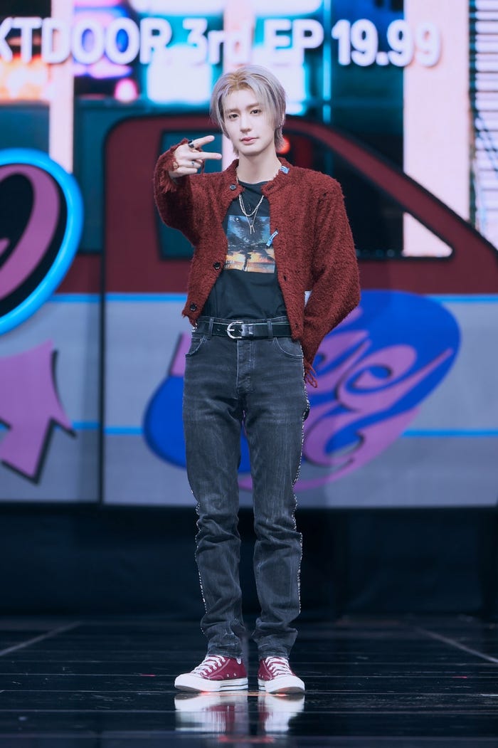 LEEHAN(P)&(C)KOZ Entertainment.