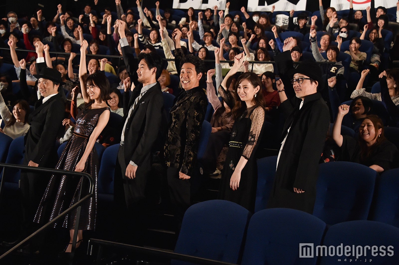 （左から）吉田照幸監督、前田敦子、松田龍平、大泉洋、北川景子、リリー・フランキー （C）モデルプレス