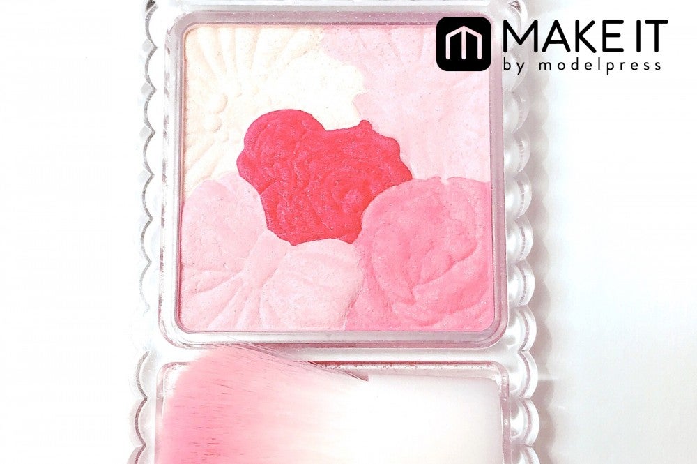 キャンメイク／グロウフルールチークス／06ミルキーレッドフルール／800円(税抜) (C)メイクイット