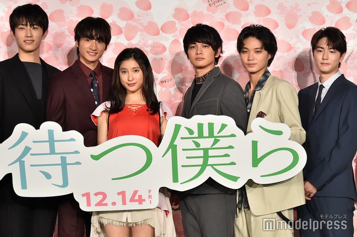 (左から)杉野遥亮、小関裕太、土屋太鳳、北村匠海、磯村勇斗、稲葉友(C)モデルプレス
