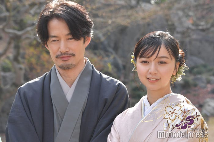 竹野内豊、上白石萌歌(C)モデルプレス