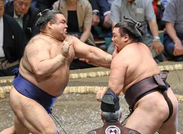 綱とり大関霧島が3日目に痛恨初黒星 高安に苦杯 大関狙う熱海富士にも土 大の里、安青錦、琴桜が3連勝