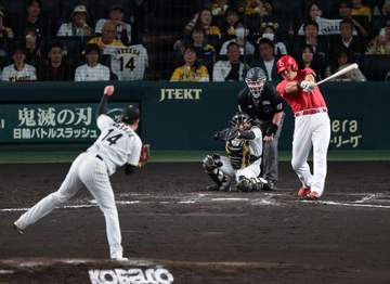 「これは泣ける」「ホンマええ話や」阪神・岩貞の引退試合で三振した広島・末包の投稿がファンの感動誘う